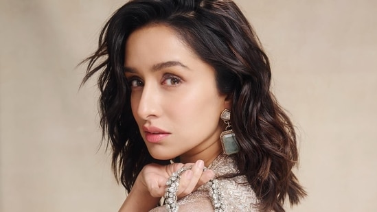 Shraddha Kapoor Reacts to Fan’s Hilarious Warning About Her Expressway Billboards: ‘Yuva Khatre Mein Hain!